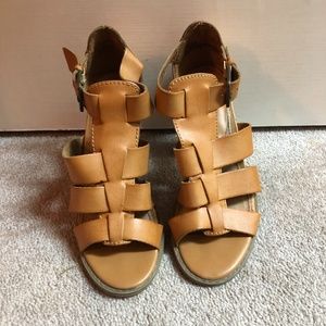 Report Gladiator Heels